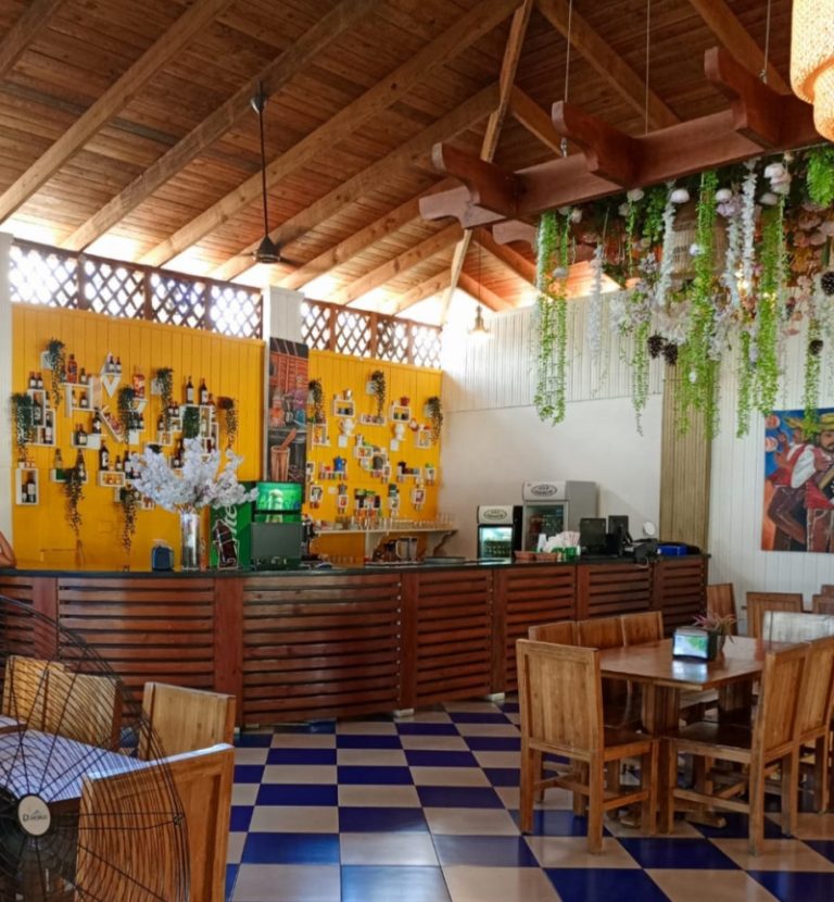 ¡A comer guinea a la leña en la autopista Duarte!