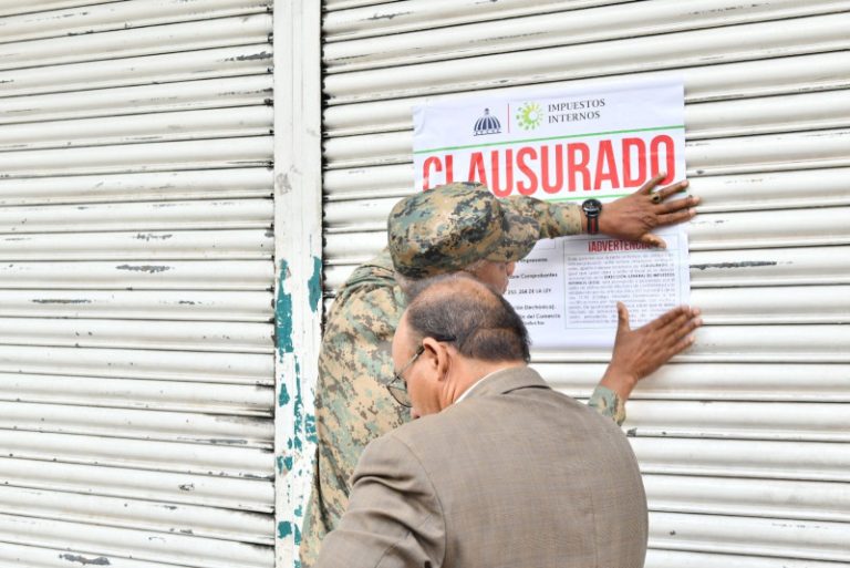 Suman 11 las tiendas cerradas por DGII y Aduanas por violación al Código Tributario