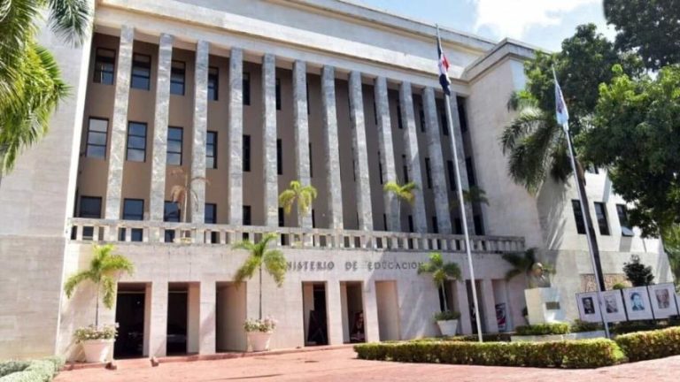 El Minerd llama a maestros y estudiantes a acudir a las aulas este lunes