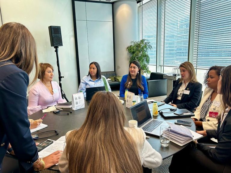 Representantes del sector bancario RD intercambian experiencias sobre equidad de género en el Reino Unido