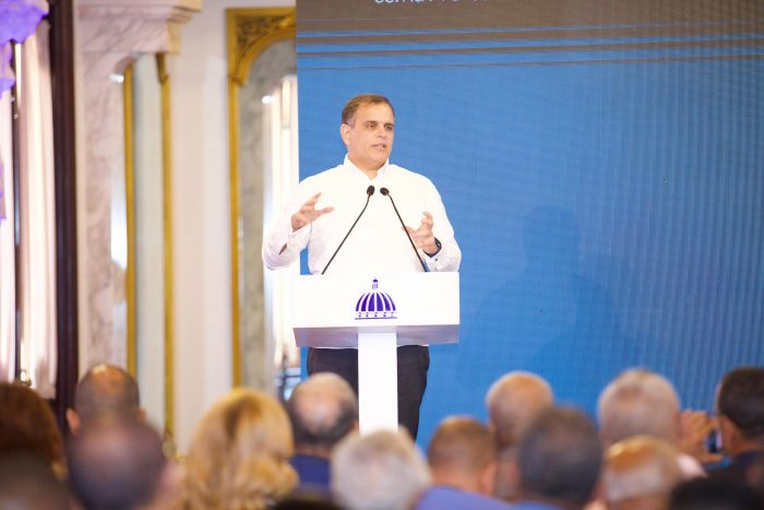 Gobierno dominicano congela nómina pública; suprime gastos