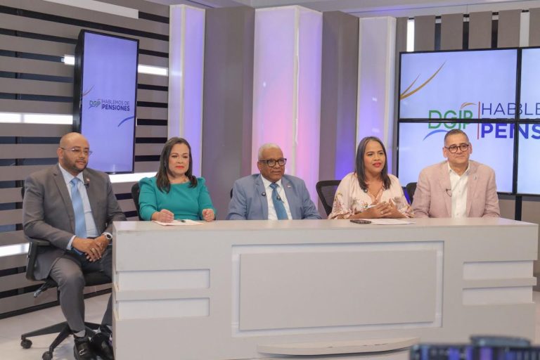 Juan Rosa destaca logros durante 2do Aniversario de Hablemos de Pensiones