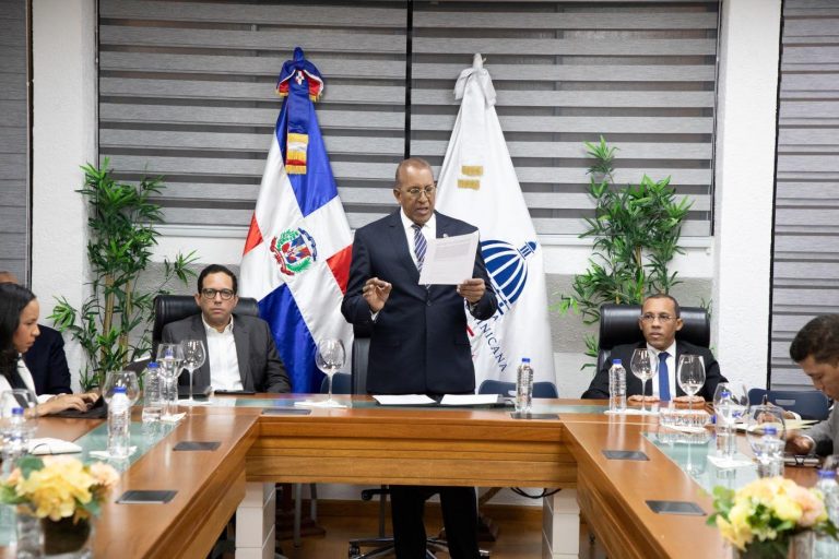 Comisión ejecutiva de Burocracia Cero y la Contraloría coordinan esfuerzos para impulsar transformación digital del Estado