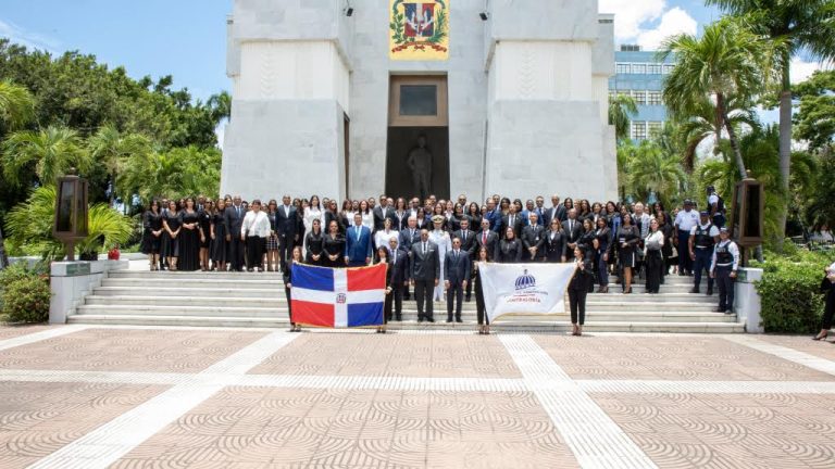 Contraloría arriba a su 96 aniversario, resalta logros