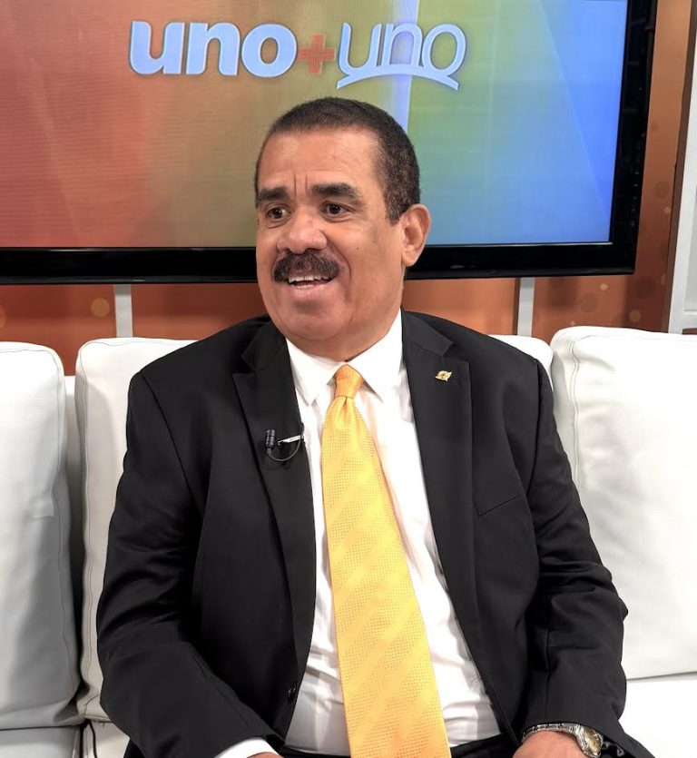 Sánchez Roa pide “sacudir” al sector agropecuario para producir aquí 