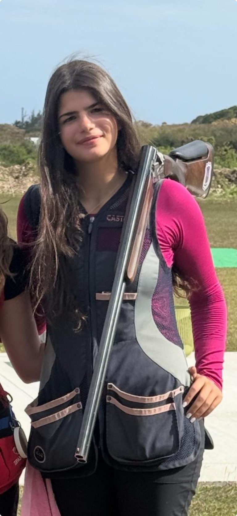 Josabet Hazoury, una atleta de 14 años, tiradora, taekwondoista y meritoria