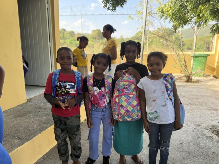 Fundación Guerrero Valera y Movimiento Sur Clean realizan entrega de mochilas