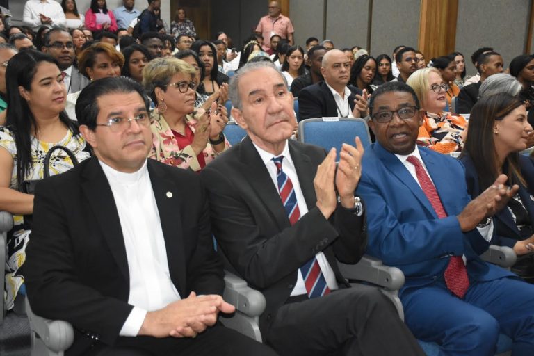 MESCyT elevará a un millón de pesos premio a jóvenes investigadores en CEICyT 2025