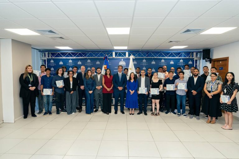 Banco Popular y MICM clausuran taller para desarrolladores de videojuegos
