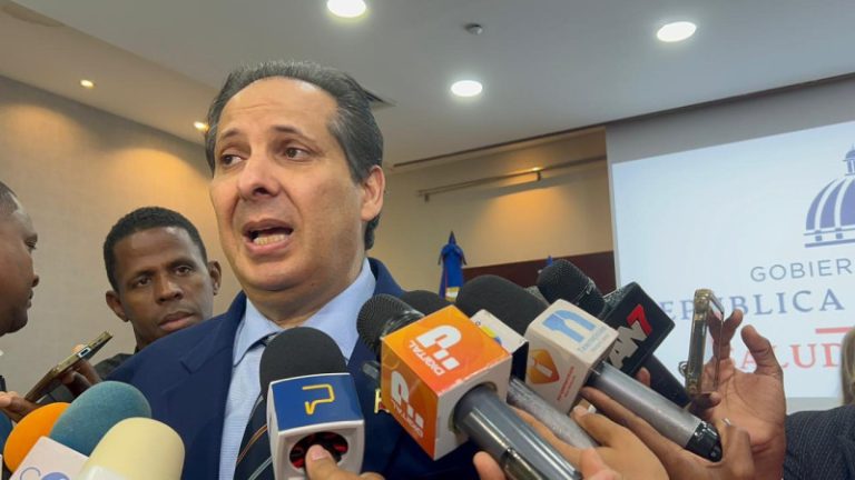 Salud llama de urgencia a vacunarse contra la influenza y advierte por mal uso de antibióticos