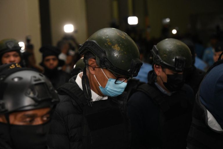 Tribunal impone prisión preventiva en contra de Santiago Hazim y otros implicados