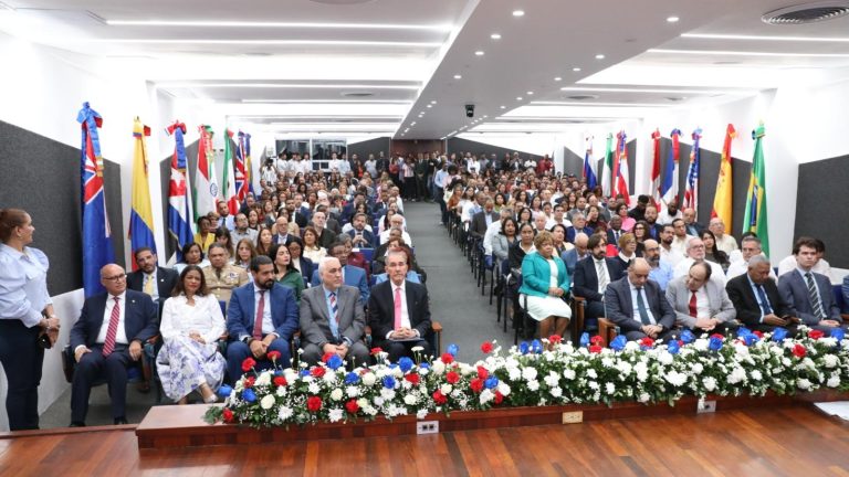 Gobierno invierte en el futuro: cerca de 2,000 becas internacionales
