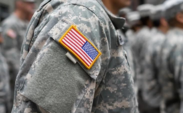 Jóvenes entre 18 y 25 años en EE. UU. serían llamados a registrarse si se restablece el servicio militar obligatorio