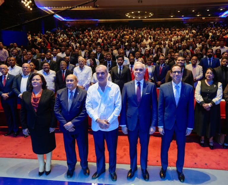 Abinader asume compromiso de convertir en políticas públicas los resultados de la Consulta Nacional sobre el Futuro de la Educación